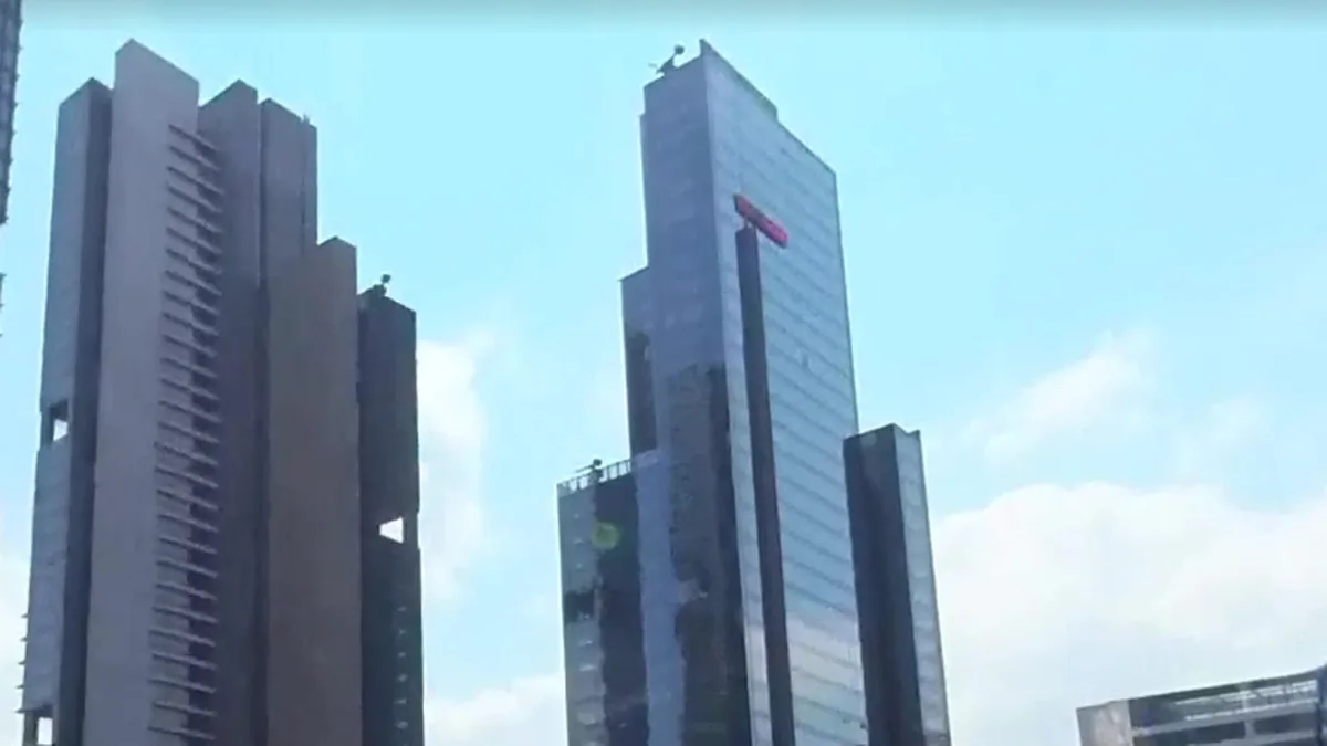 Büyükdere Caddesi'nde Torun Center A sınıfı plaza ofisleri