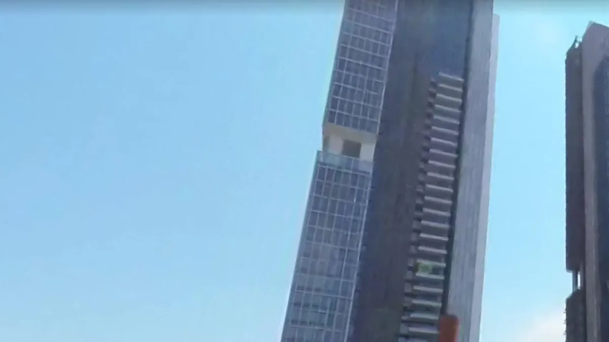Büyükdere Caddesi'nde Quasar Istanbul plaza ofisleri