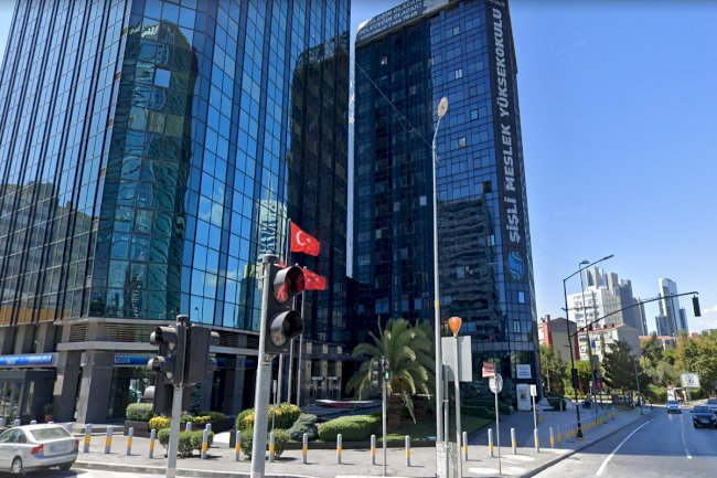 Maya Akar Sitesi Büyükdere Cd. Kapalı otoparklı