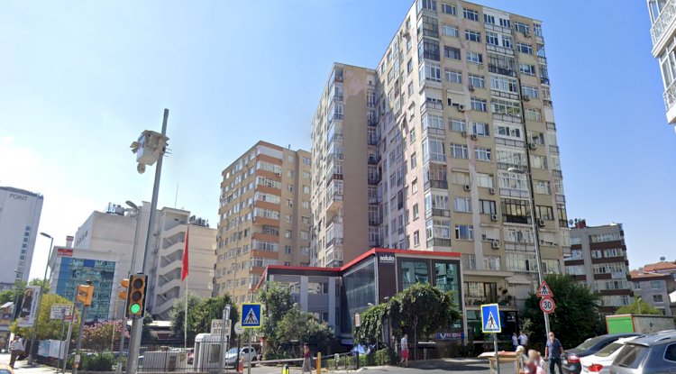 Evren Sitesi Yıldız Posta cd Açık otoparklı 3+1 ofisler