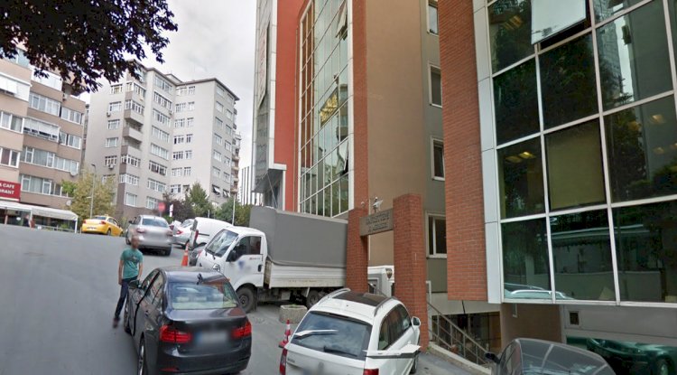 Gayrettepe İş Merkezi Mevlüt Pehlivan sk. Kapalı otoparklı 2+1 işyerleri