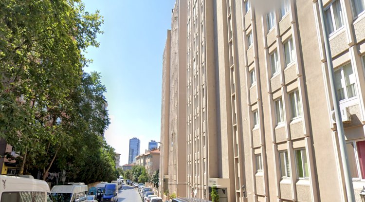 Kent Sitesi Yankı Sk. Açık otoparklı