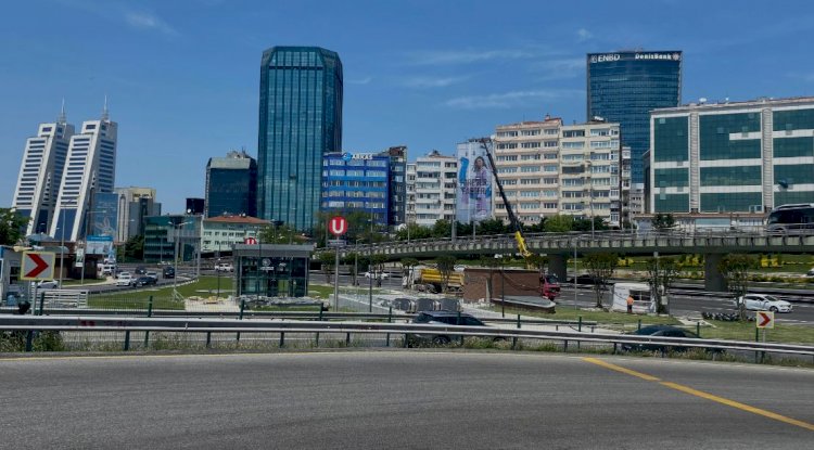 Is Gayrettepe Yıldız Posta Cd Region the Target Location for Upper Segment Offices?