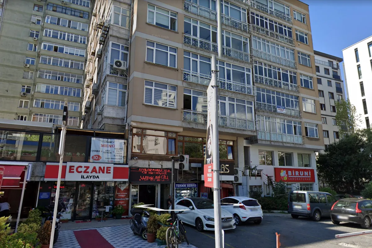 Ground-floor shops on Yıldız Posta Street in Esentepe