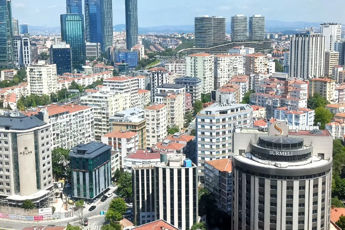 Plaza offices in Gayrettepe and Esentepe — aerial view
