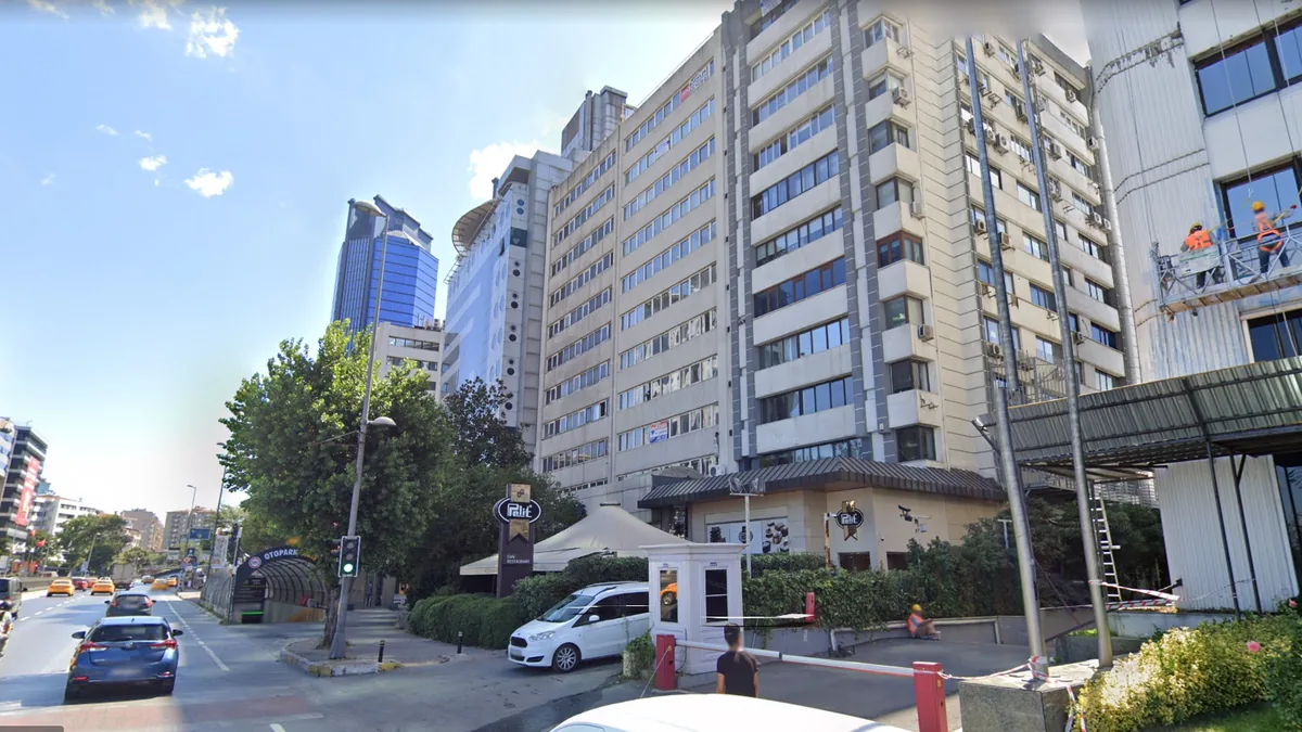 Şemsir Business Center on Büyükdere Avenue